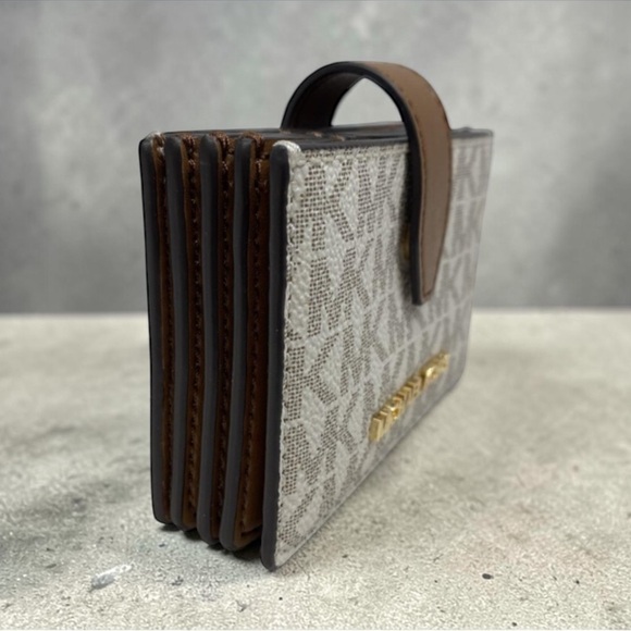 Michael Kors Jet Set Travel Accordion Card Holder - Picture 4 of 7